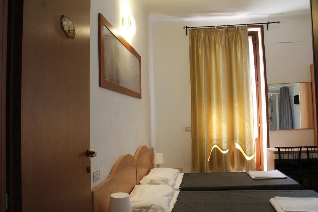 Hotel Alba Milão Quarto foto